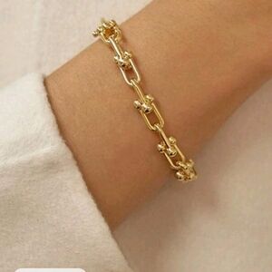 Elegant Gold Chain Bracelet